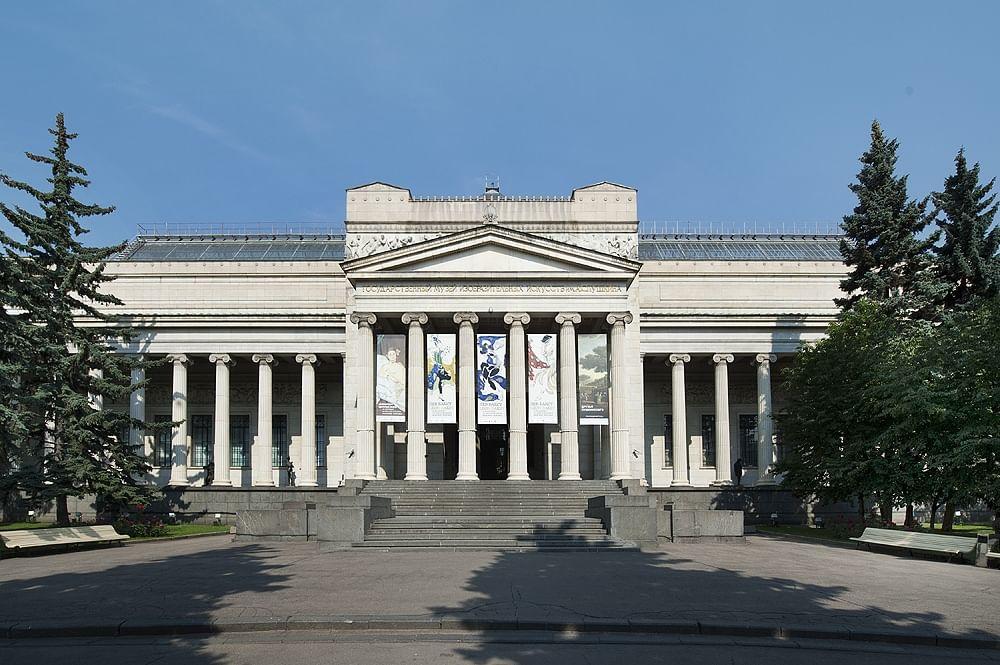 Центральный выставочный зал "Манеж" в Москве