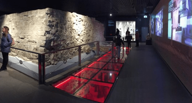 Подземное приключение: знакомимся с подземным музеем "Зарядье" в деталях